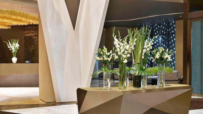 <b>Hilton Bahrain Lobby</b>. Images powered by <a href="https://iceportal.shijigroup.com/" title="IcePortal" target="_blank">IcePortal</a>.