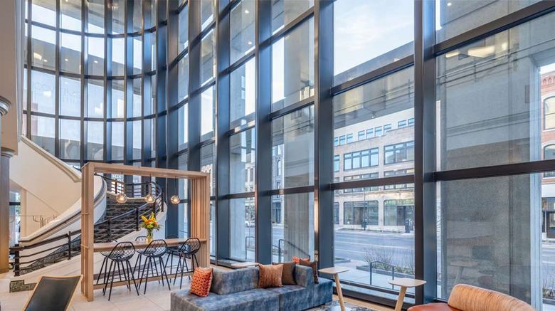 <b>Hilton Garden Inn Toledo Downtown Lobby</b>. Images powered by <a href="https://iceportal.shijigroup.com/" title="IcePortal" target="_blank">IcePortal</a>.