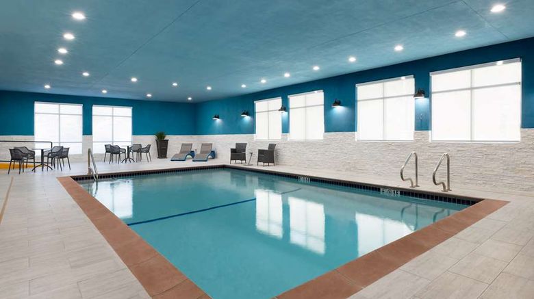 <b>Hampton Inn Oakhurst-Yosemite Pool</b>. Images powered by <a href="https://iceportal.shijigroup.com/" title="IcePortal" target="_blank">IcePortal</a>.
