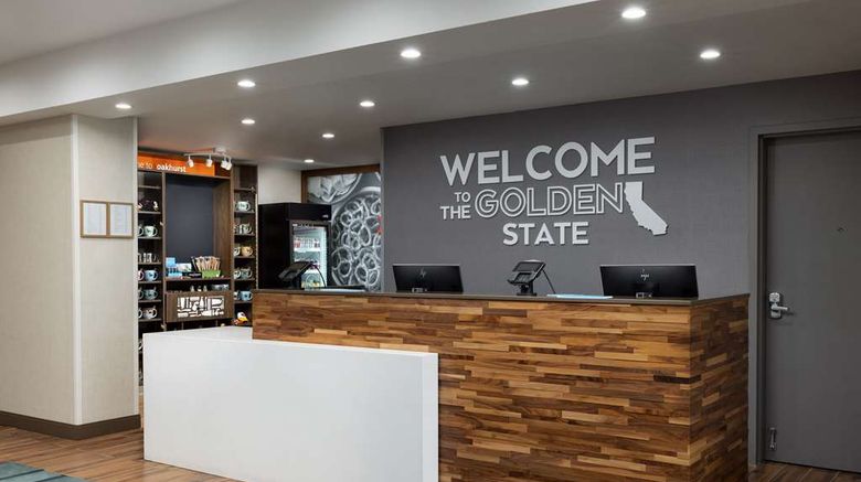 <b>Hampton Inn Oakhurst-Yosemite Lobby</b>. Images powered by <a href="https://iceportal.shijigroup.com/" title="IcePortal" target="_blank">IcePortal</a>.