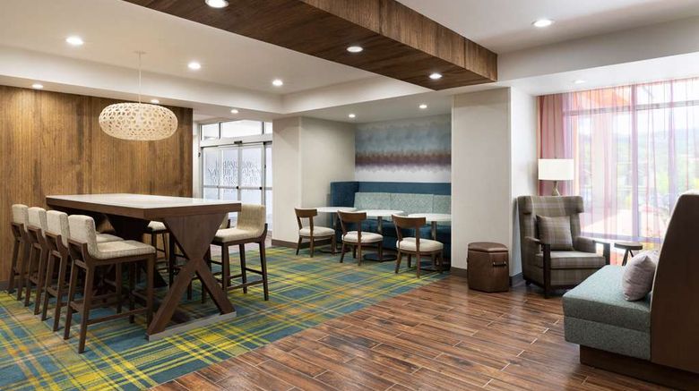 <b>Hampton Inn Oakhurst-Yosemite Lobby</b>. Images powered by <a href="https://iceportal.shijigroup.com/" title="IcePortal" target="_blank">IcePortal</a>.