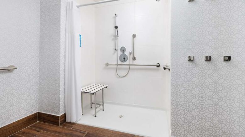 <b>Hampton Inn Oakhurst-Yosemite Room</b>. Images powered by <a href="https://iceportal.shijigroup.com/" title="IcePortal" target="_blank">IcePortal</a>.