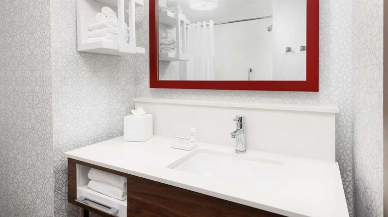 <b>Hampton Inn Oakhurst-Yosemite Room</b>. Images powered by <a href="https://iceportal.shijigroup.com/" title="IcePortal" target="_blank">IcePortal</a>.