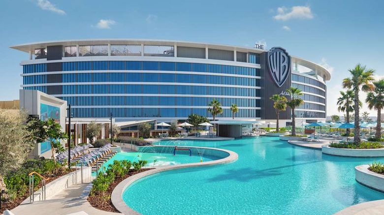 <b>The WB Abu Dhabi, Curio Collection Pool</b>. Images powered by <a href="https://iceportal.shijigroup.com/" title="IcePortal" target="_blank">IcePortal</a>.