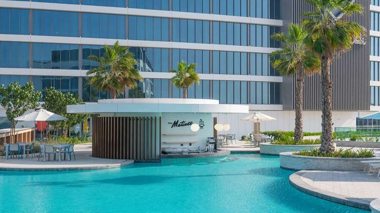 <b>The WB Abu Dhabi, Curio Collection Pool</b>. Images powered by <a href="https://iceportal.shijigroup.com/" title="IcePortal" target="_blank">IcePortal</a>.