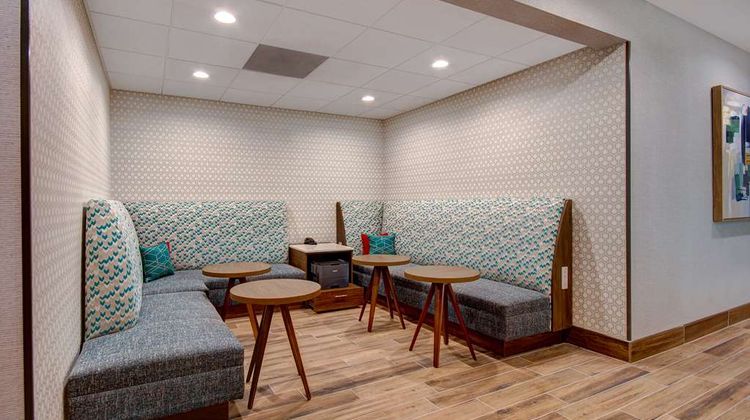 Hampton Inn & Suites Rancho Cucamonga Lobby