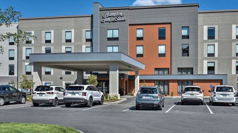 <b>Hampton Inn & Suites Keene Exterior</b>. Images powered by <a href="https://iceportal.shijigroup.com/" title="IcePortal" target="_blank">IcePortal</a>.