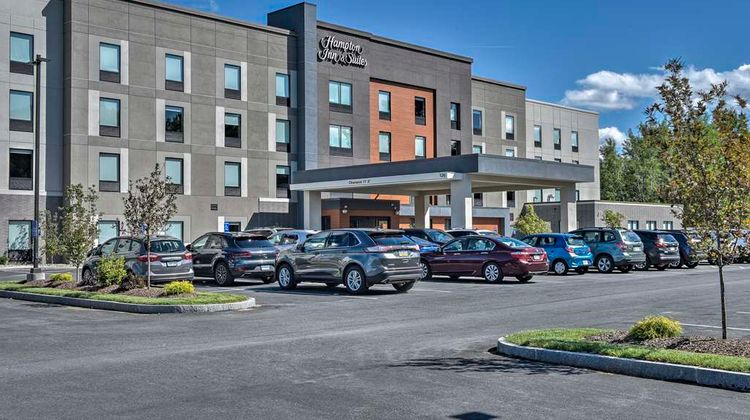 Hampton Inn & Suites Keene Exterior