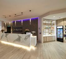 Bloom Mississauga, Tapestry Collection Lobby