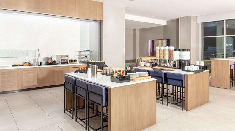 <b>Hilton Garden Inn Broomfield Boulder Restaurant</b>. Images powered by <a href="https://iceportal.shijigroup.com/" title="IcePortal" target="_blank">IcePortal</a>.