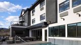 DoubleTree by Hilton West Kelowna Pool