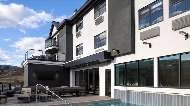 <b>DoubleTree by Hilton West Kelowna Pool</b>. Images powered by <a href="https://iceportal.shijigroup.com/" title="IcePortal" target="_blank">IcePortal</a>.