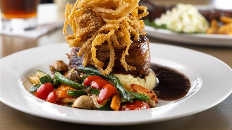 <b>DoubleTree by Hilton West Kelowna Restaurant</b>. Images powered by <a href="https://iceportal.shijigroup.com/" title="IcePortal" target="_blank">IcePortal</a>.