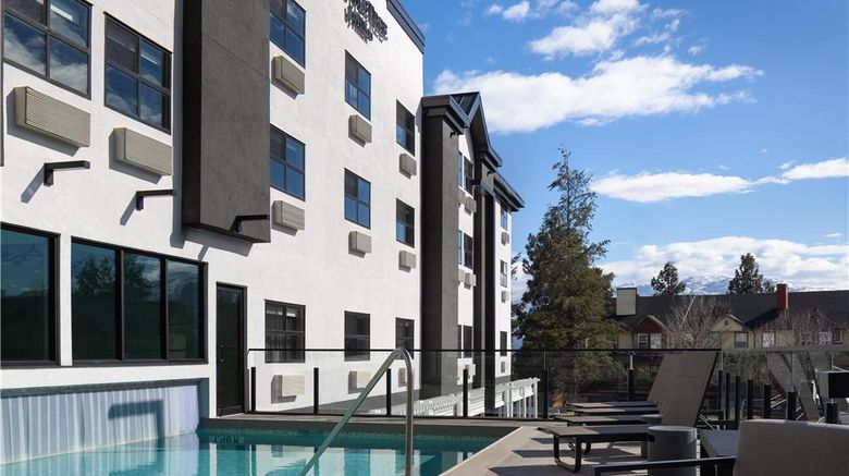 <b>DoubleTree by Hilton West Kelowna Pool</b>. Images powered by <a href="https://iceportal.shijigroup.com/" title="IcePortal" target="_blank">IcePortal</a>.