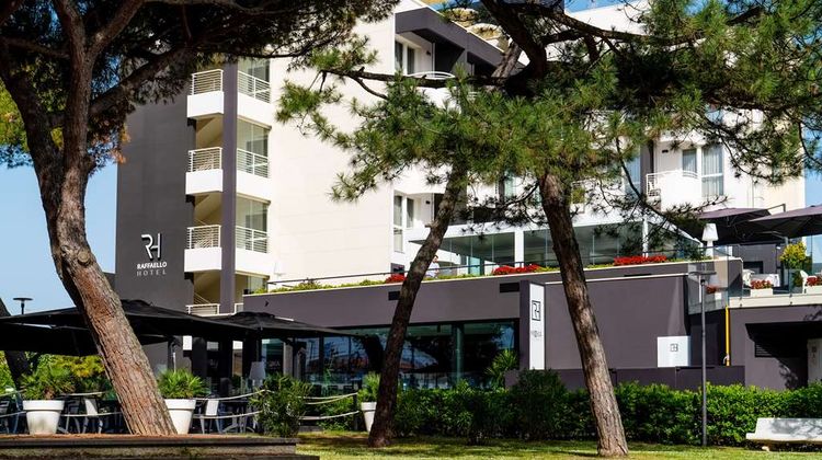 Raffaello Hotel Exterior