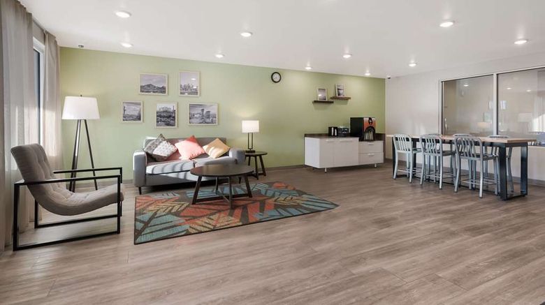<b>WoodSpring Suites Phoenix-Deer Valley Lobby</b>. Images powered by <a href="https://iceportal.shijigroup.com/" title="IcePortal" target="_blank">IcePortal</a>.