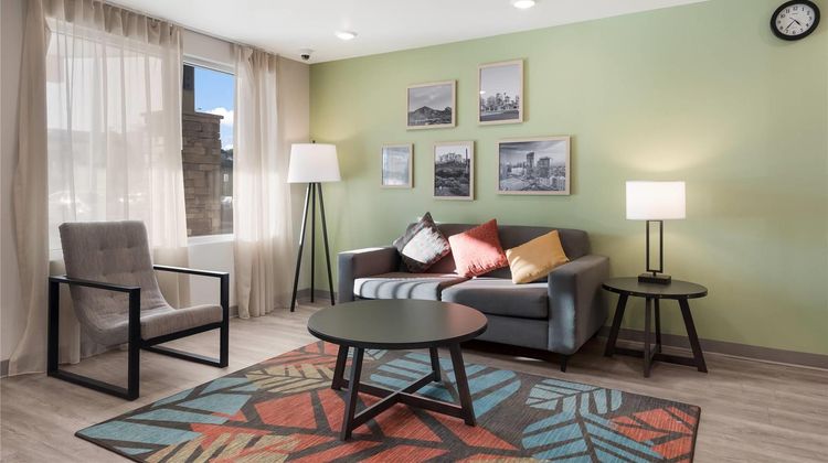 WoodSpring Suites Phoenix-Deer Valley Lobby