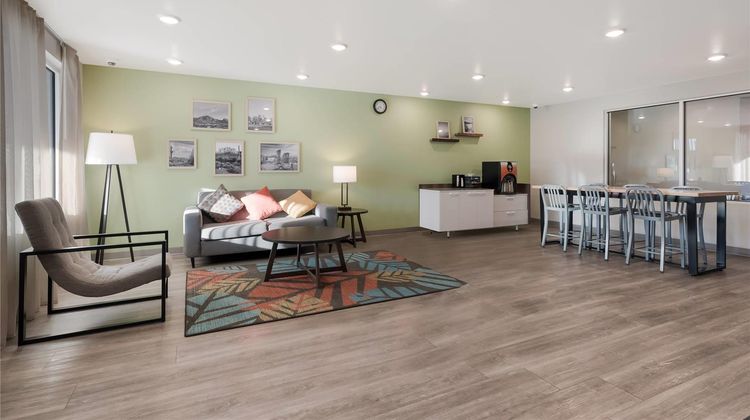 WoodSpring Suites Phoenix-Deer Valley Lobby