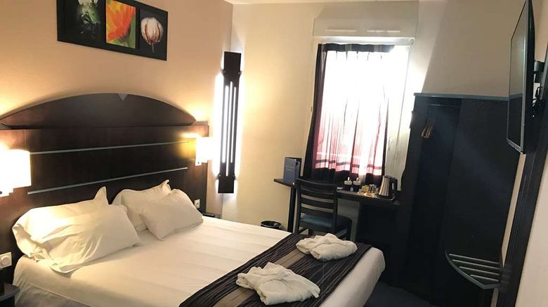 <b>Kyriad Dol de Bretagne Room</b>. Images powered by <a href="https://iceportal.shijigroup.com/" title="IcePortal" target="_blank">IcePortal</a>.