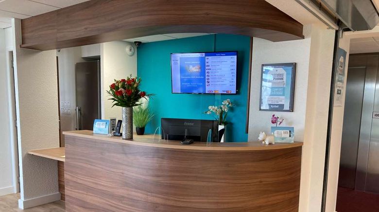 <b>Kyriad Dol de Bretagne Lobby</b>. Images powered by <a href="https://iceportal.shijigroup.com/" title="IcePortal" target="_blank">IcePortal</a>.