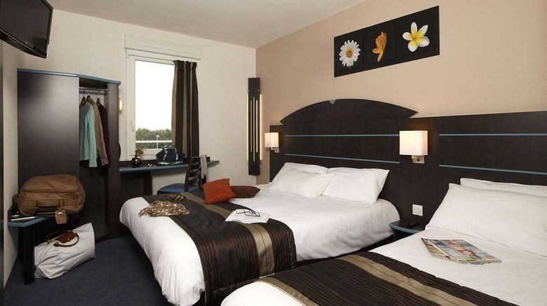 <b>Kyriad Dol de Bretagne Room</b>. Images powered by <a href="https://iceportal.shijigroup.com/" title="IcePortal" target="_blank">IcePortal</a>.