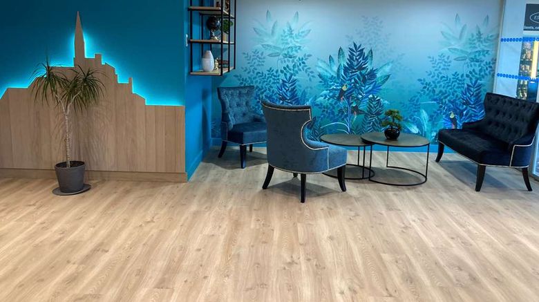 <b>Kyriad Dol de Bretagne Lobby</b>. Images powered by <a href="https://iceportal.shijigroup.com/" title="IcePortal" target="_blank">IcePortal</a>.