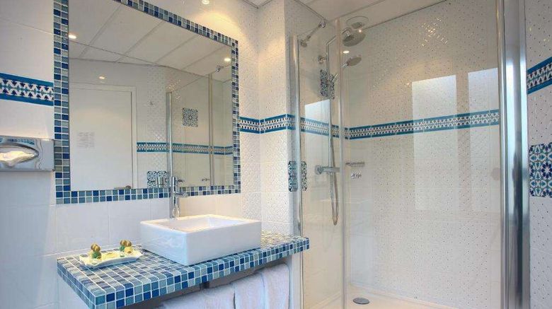 <b>Le 46 Hotel Room</b>. Images powered by <a href="https://iceportal.shijigroup.com/" title="IcePortal" target="_blank">IcePortal</a>.