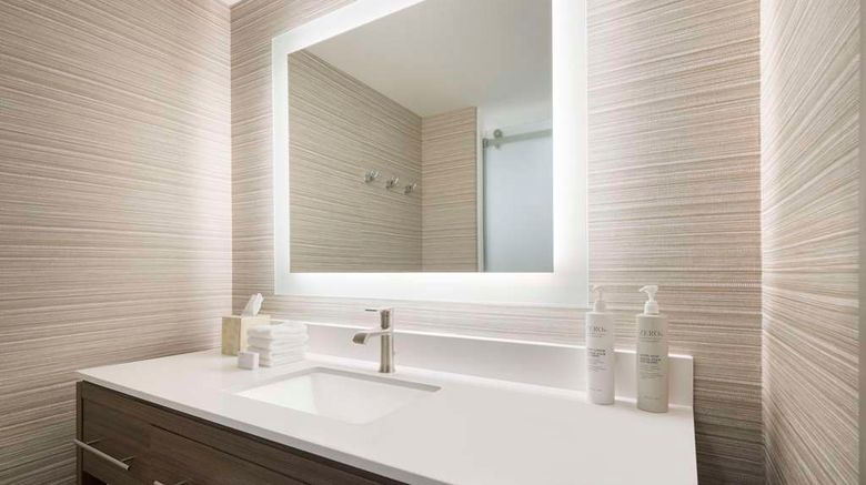 <b>Hampton Inn Clovis Room</b>. Images powered by <a href="https://iceportal.shijigroup.com/" title="IcePortal" target="_blank">IcePortal</a>.
