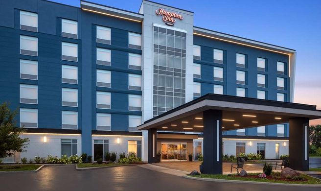 Hampton Inn by Hilton Kingston Exterior