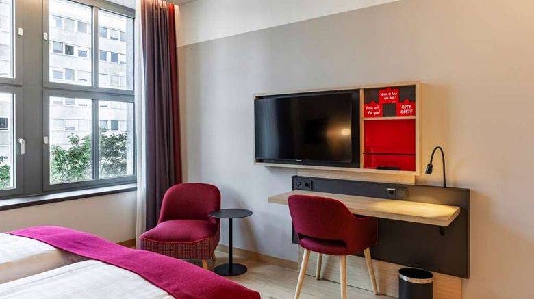 <b>IntercityHotel Dortmund Room</b>. Images powered by <a href="https://iceportal.shijigroup.com/" title="IcePortal" target="_blank">IcePortal</a>.