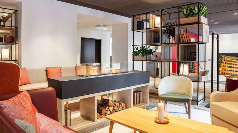 <b>IntercityHotel Dortmund Lobby</b>. Images powered by <a href="https://iceportal.shijigroup.com/" title="IcePortal" target="_blank">IcePortal</a>.