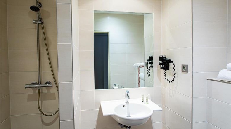 <b>Europe Hotel Room</b>. Images powered by <a href="https://iceportal.shijigroup.com/" title="IcePortal" target="_blank">IcePortal</a>.