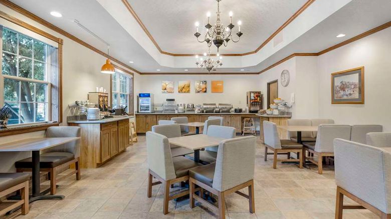 <b>Comfort Inn & Suites Mt. Rushmore Restaurant</b>. Images powered by <a href="https://iceportal.shijigroup.com/" title="IcePortal" target="_blank">IcePortal</a>.