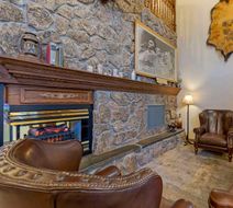 Comfort Inn & Suites Mt. Rushmore Lobby