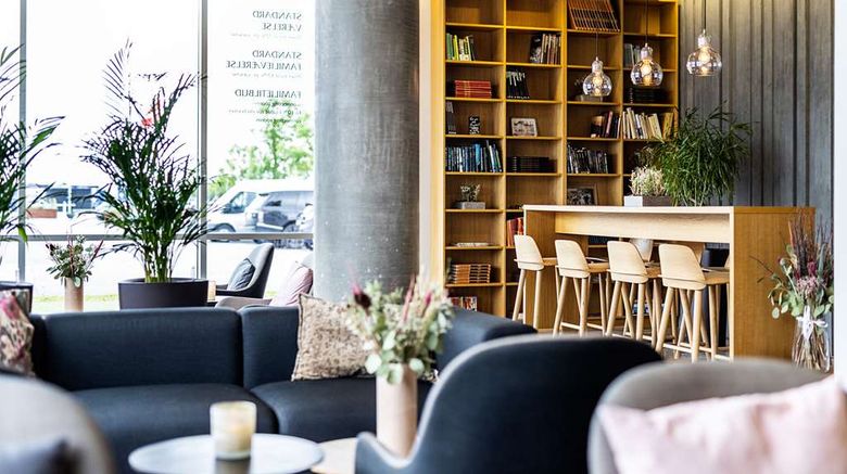 <b>Aalborg Airport Hotel Lobby</b>. Images powered by <a href="https://iceportal.shijigroup.com/" title="IcePortal" target="_blank">IcePortal</a>.