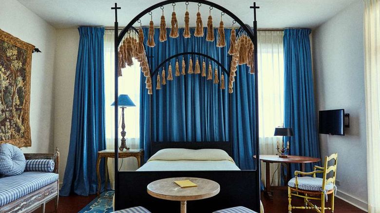<b>Hotel Peter and Paul Room</b>. Images powered by <a href="https://iceportal.shijigroup.com/" title="IcePortal" target="_blank">IcePortal</a>.