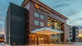 La Quinta Inn & Suites by Wyndham Exterior