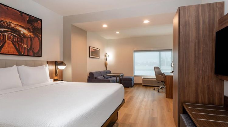 La Quinta Inn & Suites by Wyndham Room