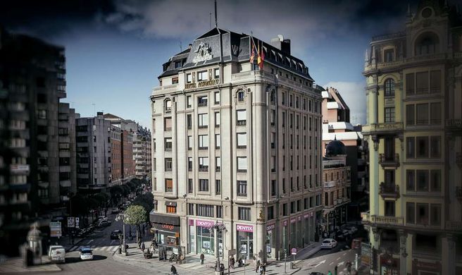 Occidental Leon Alfonso V Exterior