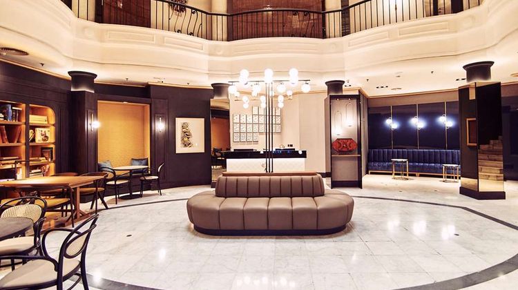 Occidental Leon Alfonso V Lobby