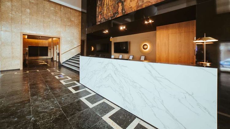 Barcelo Leon Conde Luna Lobby