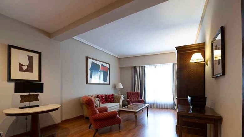 <b>Barcelo Leon Conde Luna Room</b>. Images powered by <a href="https://iceportal.shijigroup.com/" title="IcePortal" target="_blank">IcePortal</a>.
