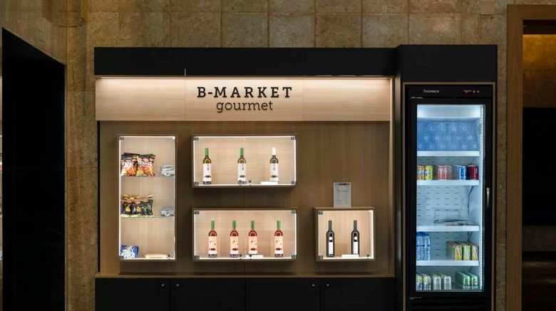 <b>Barcelo Leon Conde Luna Lobby</b>. Images powered by <a href="https://iceportal.shijigroup.com/" title="IcePortal" target="_blank">IcePortal</a>.