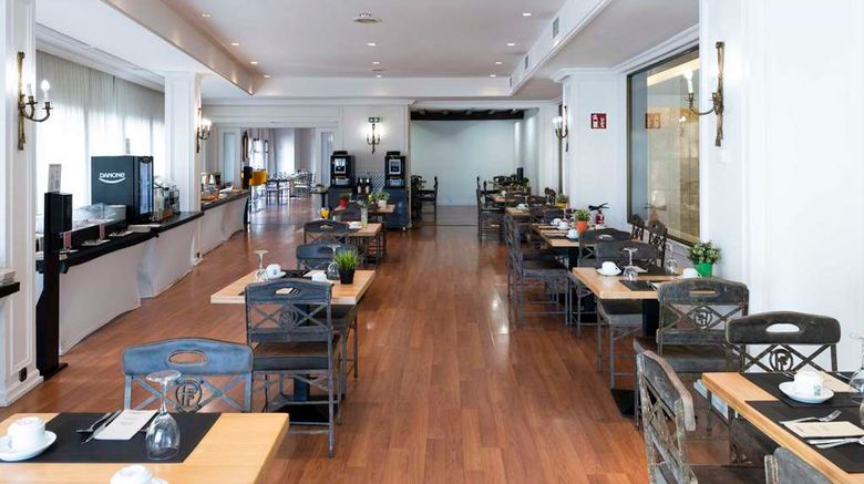 <b>Barcelo Leon Conde Luna Restaurant</b>. Images powered by <a href="https://iceportal.shijigroup.com/" title="IcePortal" target="_blank">IcePortal</a>.