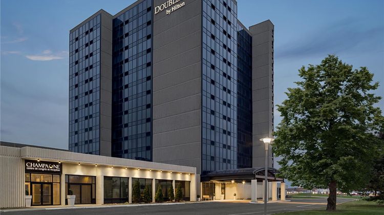 DoubleTree by Hilton Montreal Airport W Exterior