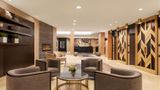 DoubleTree by Hilton Montreal Airport W Lobby