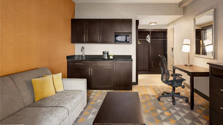<b>DoubleTree by Hilton Montreal Airport W Room</b>. Images powered by <a href="https://iceportal.shijigroup.com/" title="IcePortal" target="_blank">IcePortal</a>.