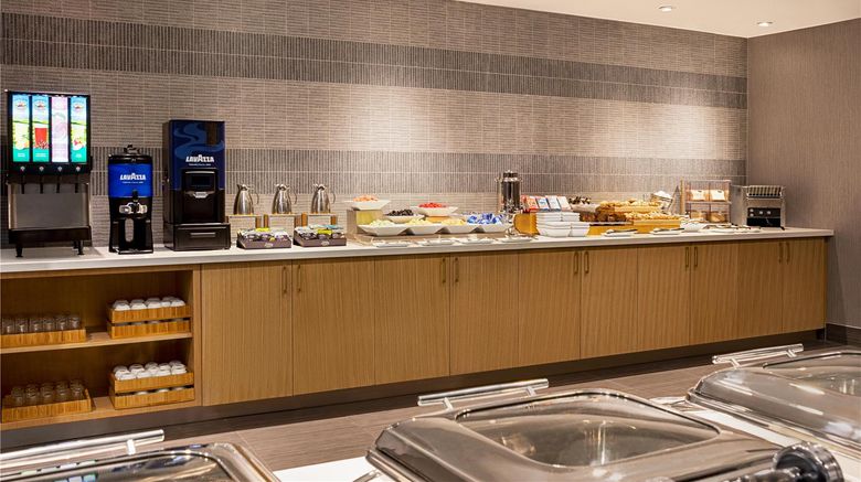 <b>DoubleTree by Hilton Montreal Airport W Restaurant</b>. Images powered by <a href="https://iceportal.shijigroup.com/" title="IcePortal" target="_blank">IcePortal</a>.