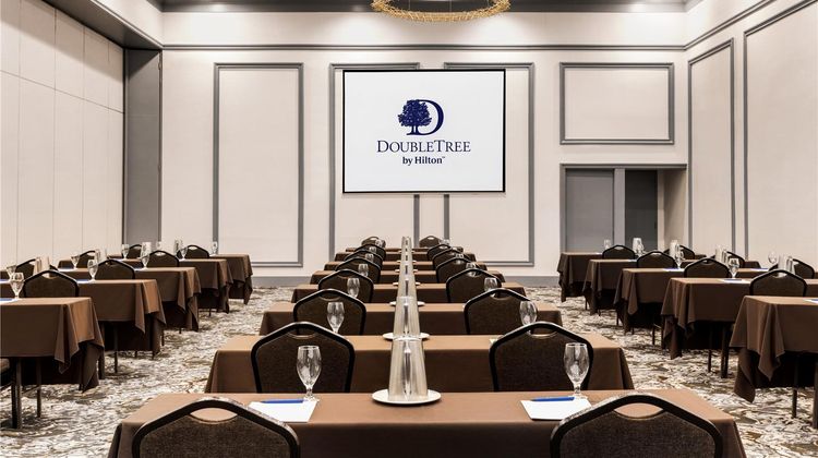 DoubleTree by Hilton Montreal Airport W Meeting