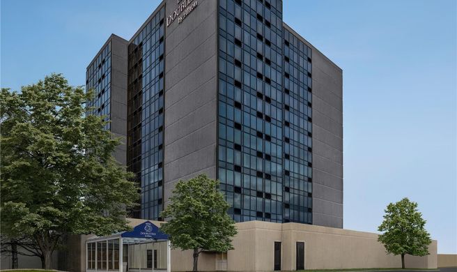DoubleTree by Hilton Montreal Airport W Exterior